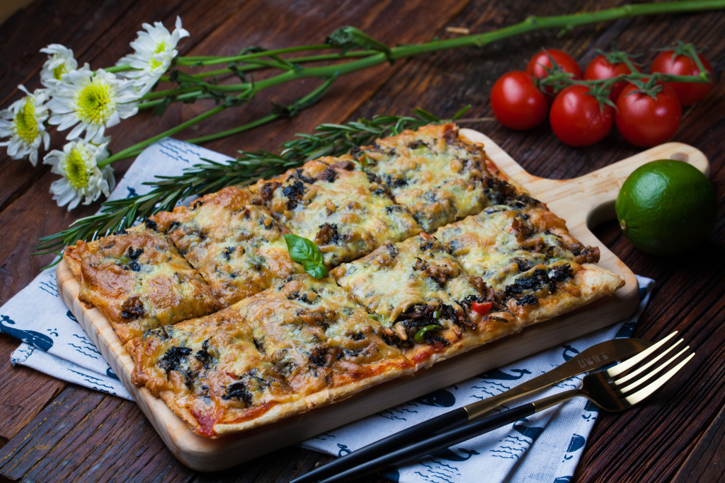 菠菜蔬菜披萨版权图片下载