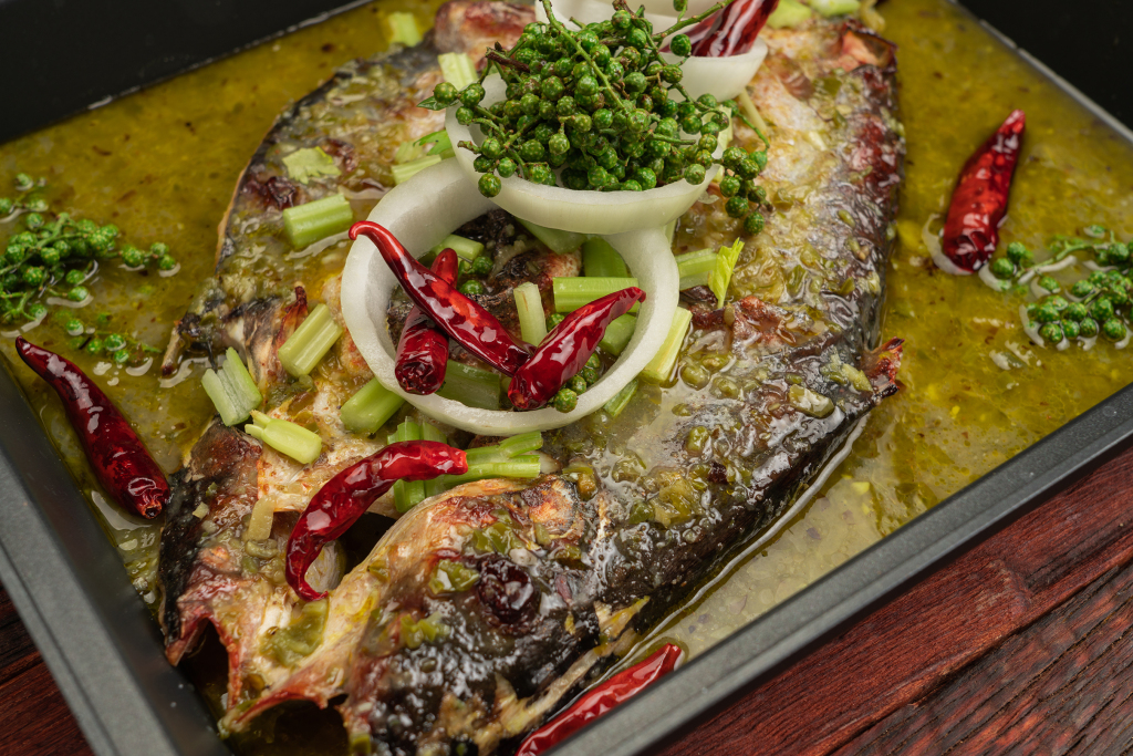 麻辣藤椒鲜香烤鱼版权图片下载