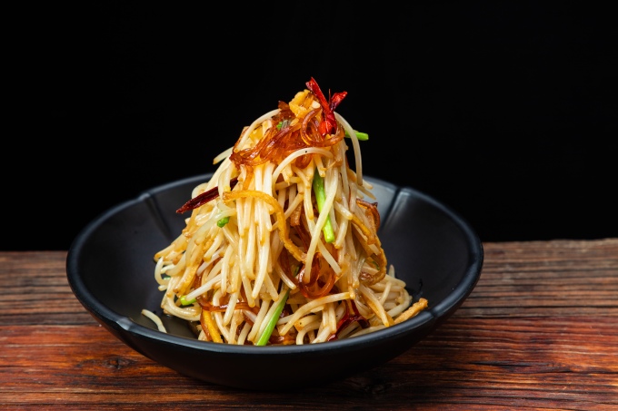 萝卜丝粉条凉拌菜