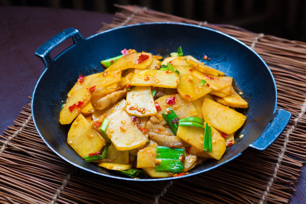 美味干锅土豆片版权图片下载