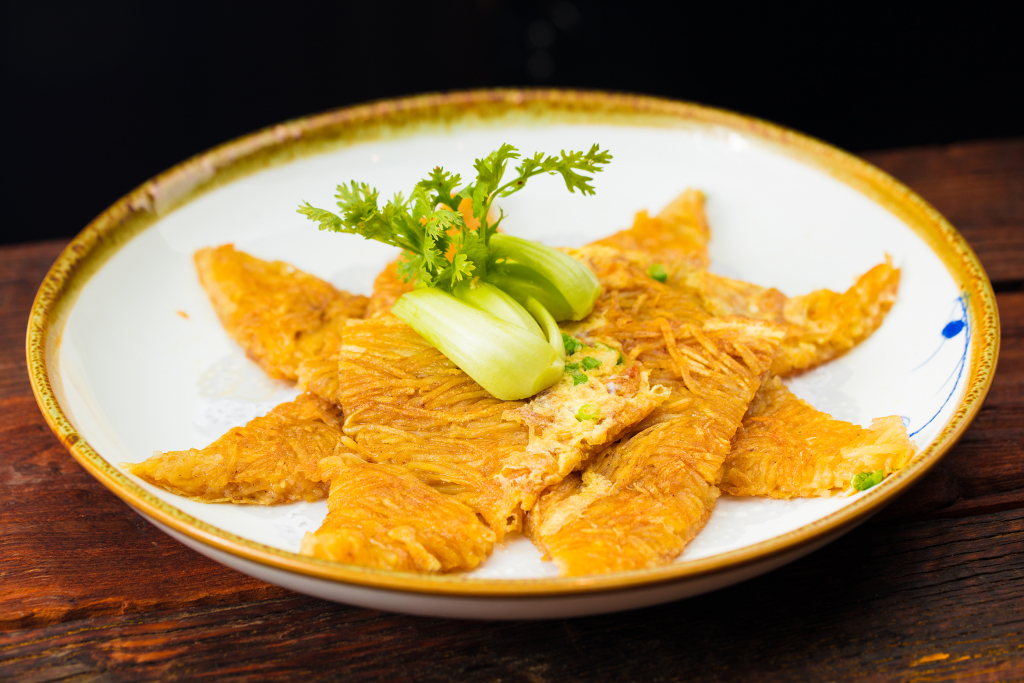 金黄香酥土豆鸡蛋饼版权图片下载