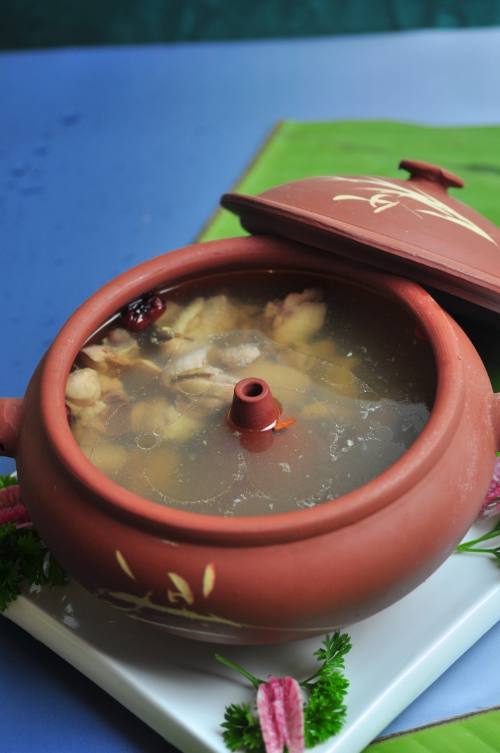 特色鲜美营养陶罐鸡汤版权图片下载