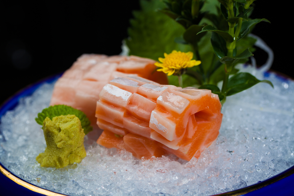 厚切三文鱼卷版权图片下载