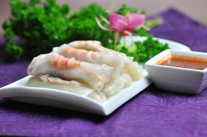 特色越南蔬菜海鲜春卷