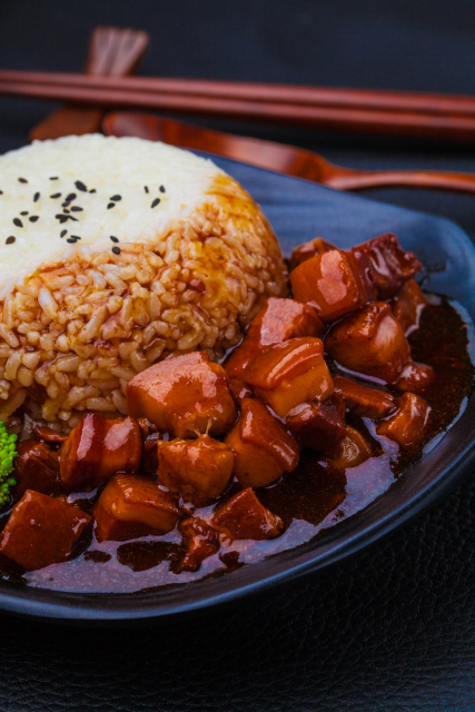 招牌炖牛肉西蓝花拌饭