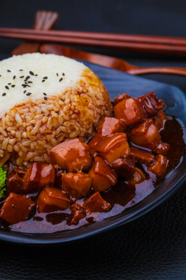 招牌炖牛肉西蓝花拌饭