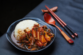 酱香梅菜扣肉拌饭