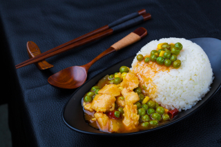 炖土豆汤汁豌豆盖浇饭