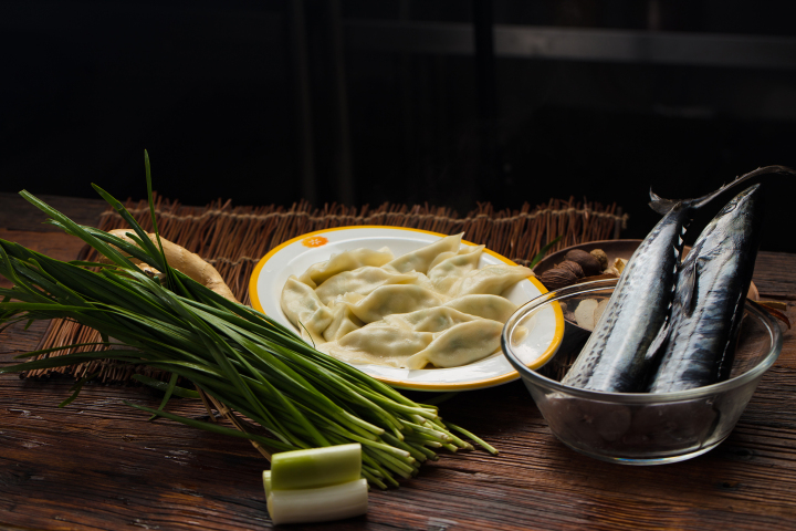 海鲜水饺鲅鱼韭菜食材版权图片下载