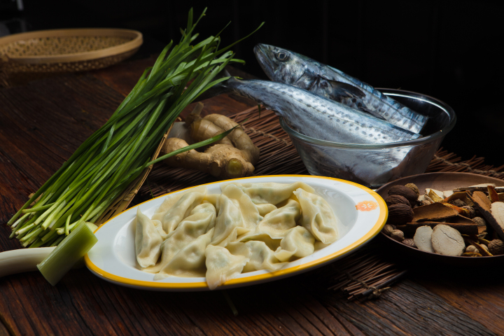 韭菜鱼肉海鲜水饺版权图片下载