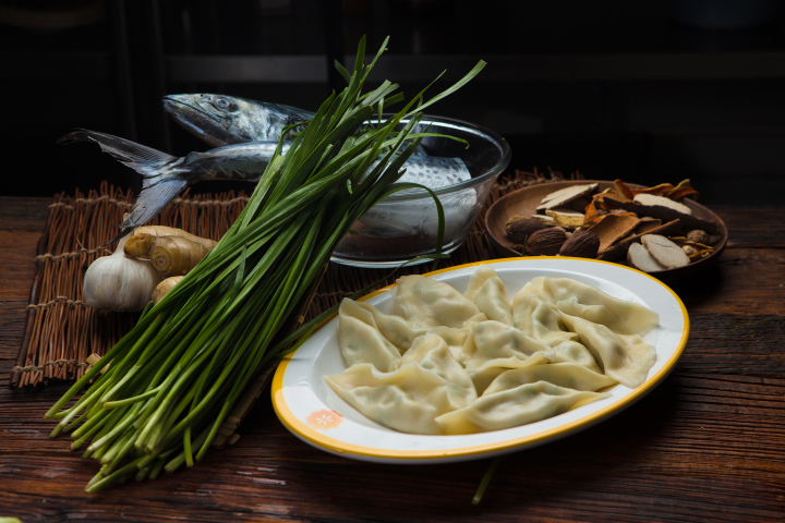 鱼肉韭菜海鲜手工水饺版权图片下载