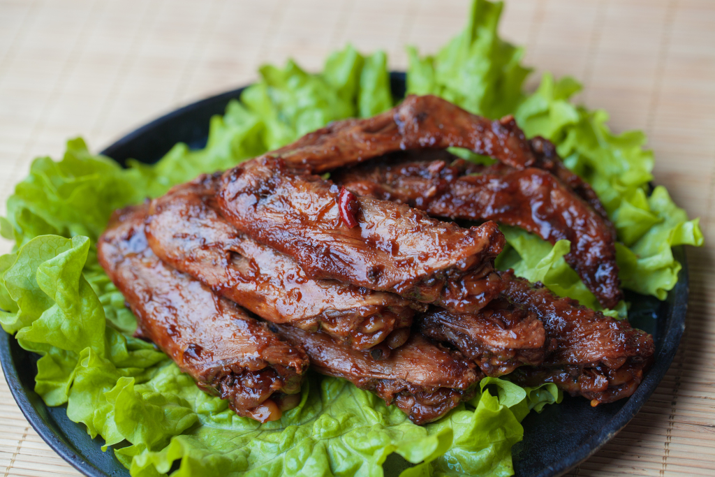 五香卤鸭翅版权图片下载