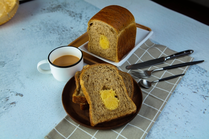 蛋黄黄油吐司面包版权图片下载
