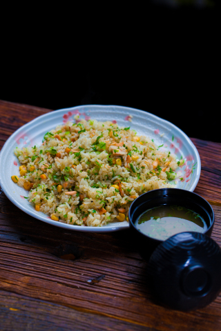 三文鱼炒饭味增汤套餐