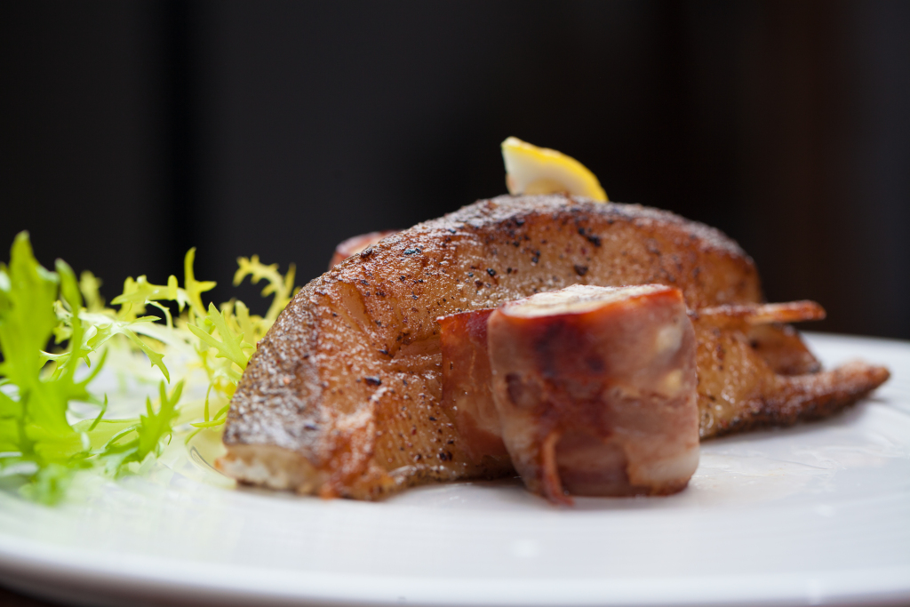 炭烤香肠三文鱼版权图片下载