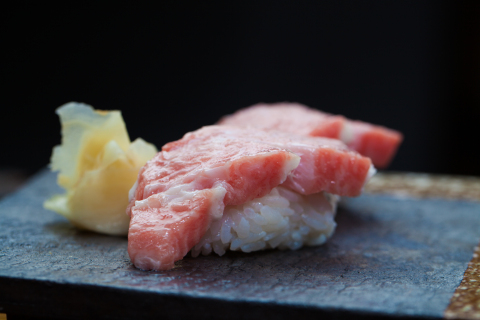 芥末三文鱼刺身寿司