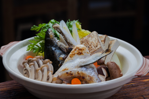 鱼头海鲜菌菇砂锅煲