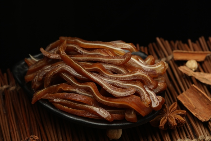 卤味酱香猪耳朵切条近景