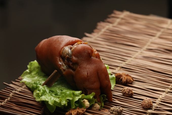 秘制酱香猪手整只