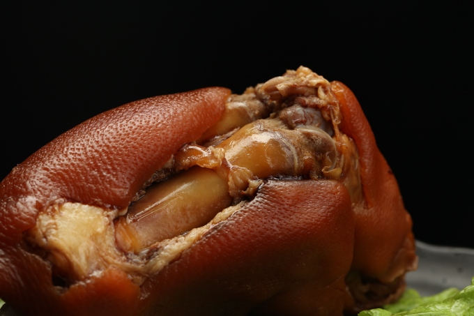 酱香猪蹄近景特写