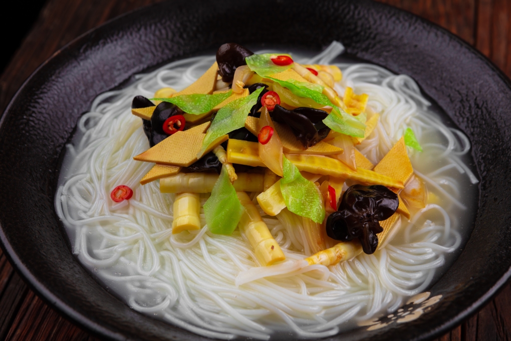 微辣清口素菜米粉版权图片下载