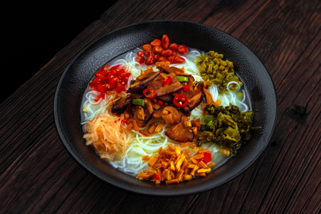 豪华香辣腊肉米线版权图片下载