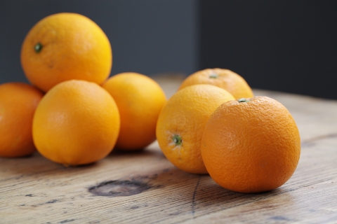新鲜多个橙子实拍图