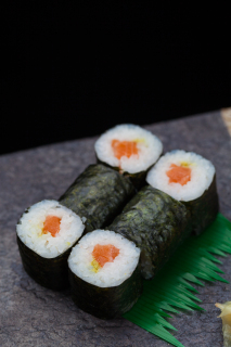 日式三文鱼寿司卷