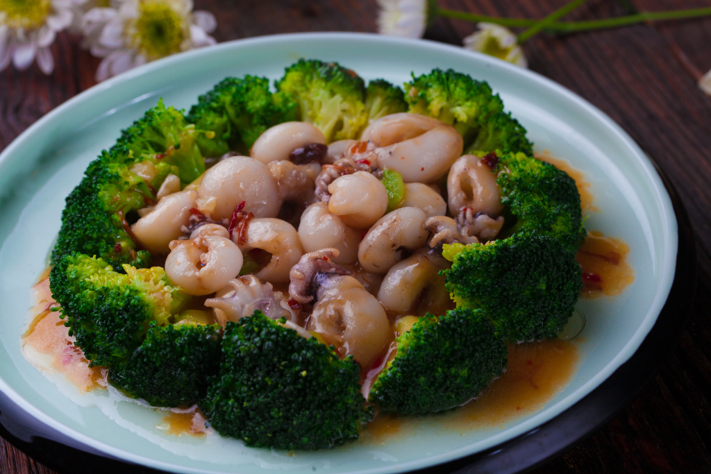 西蓝花香炒目鱼仔版权图片下载