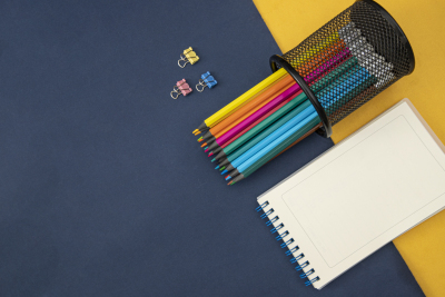 彩色画笔本子夹子学习用品