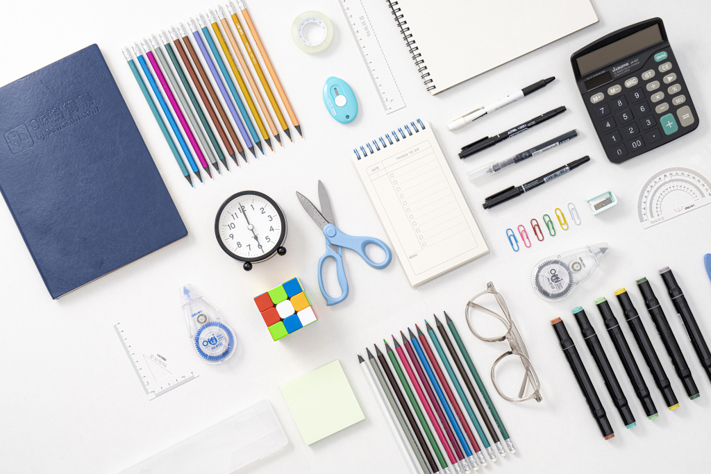 企业日常办公工具用品高清图版权图片下载