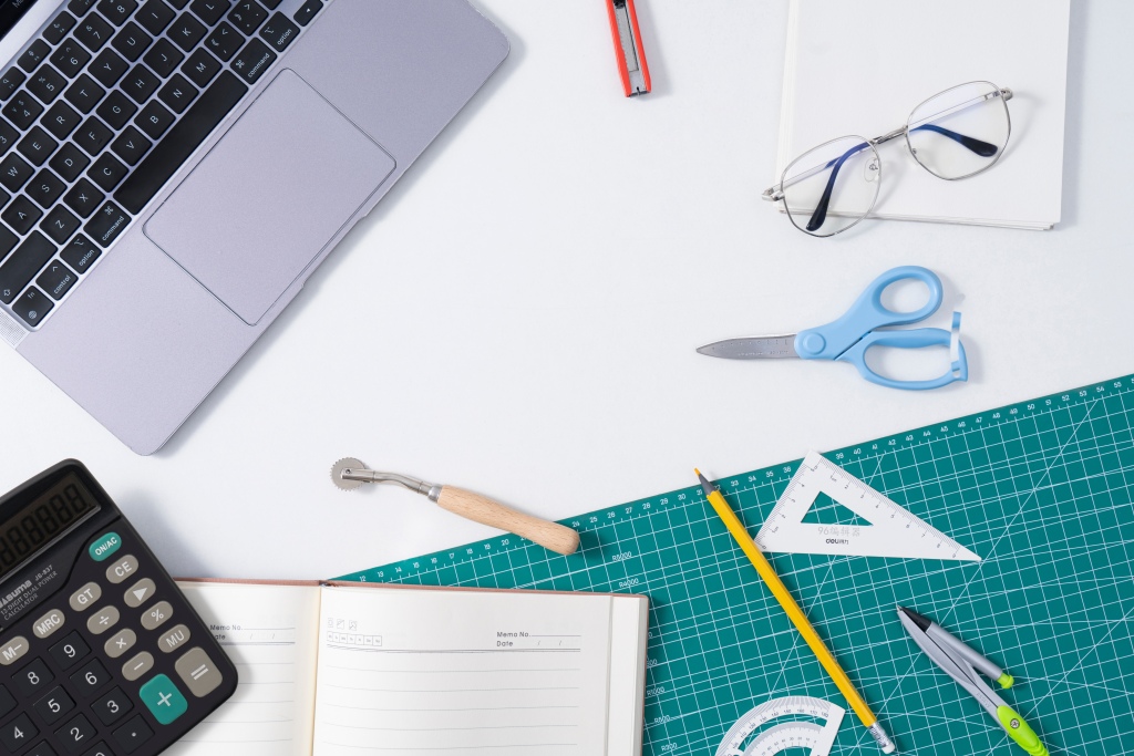 学习办公工具俯拍版权图片下载