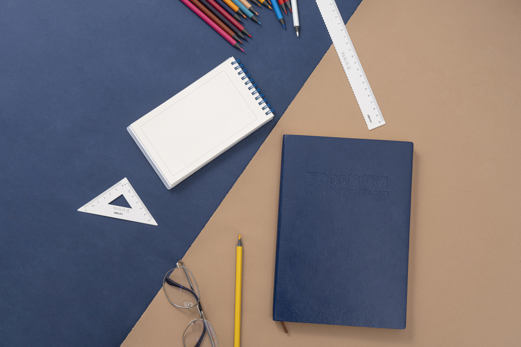 硬皮高级商务笔记本摆拍图版权图片下载