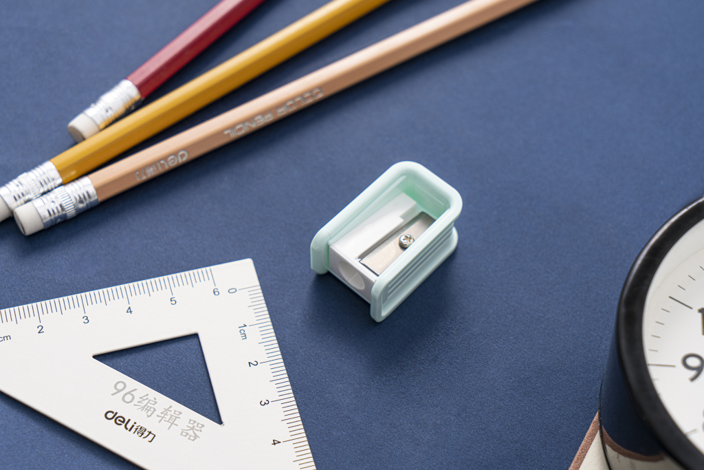 办公用品实景摆拍图版权图片下载