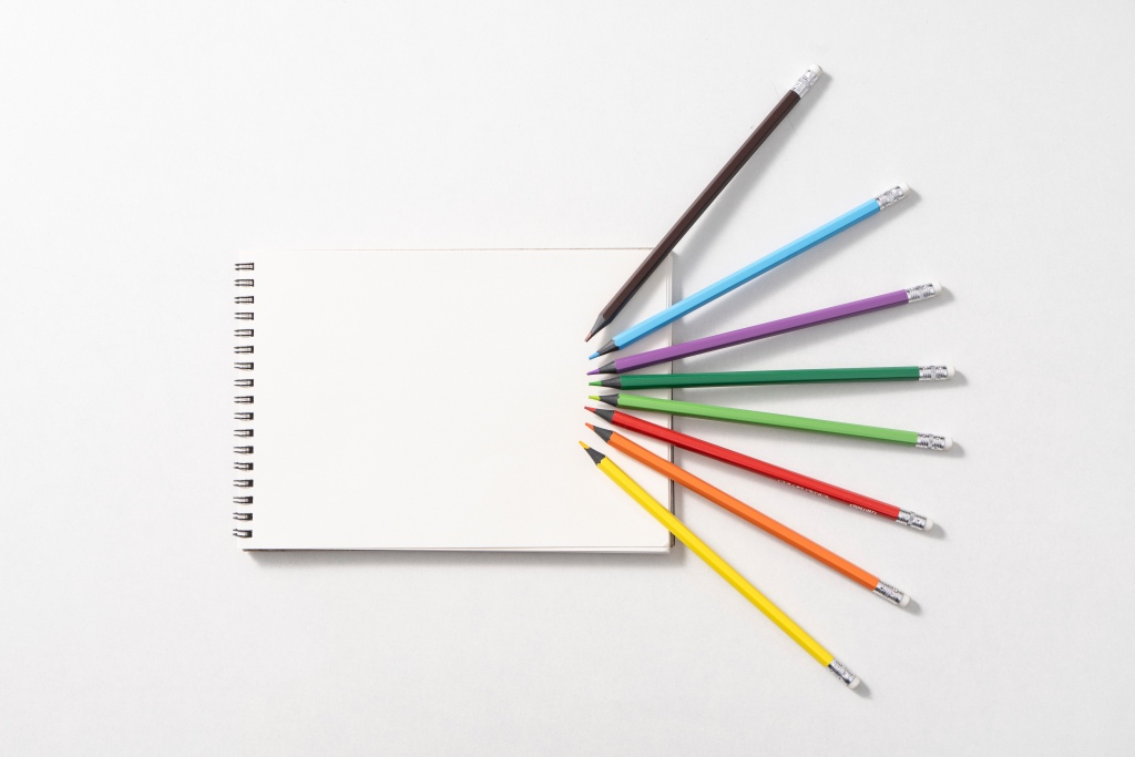 绘画本彩铅高清图版权图片下载