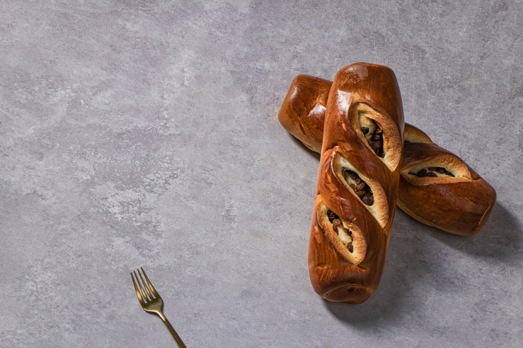 两人份红豆夹心大列巴版权图片下载