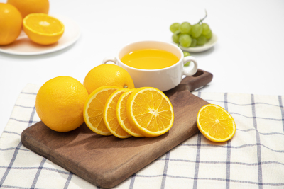 新鲜阳光果橙和橙汁青提