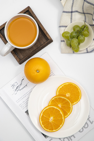 阳光鲜橙橙汁和青提