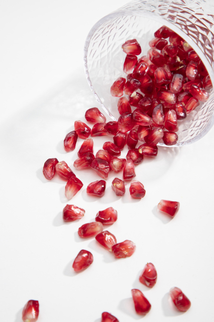 水杯中的软籽石榴