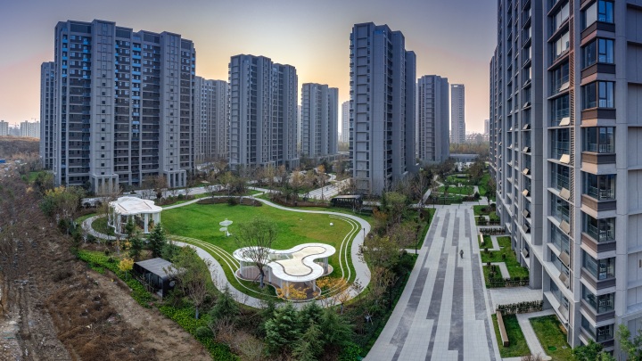 高楼城市建筑城市绿化远景图版权图片下载