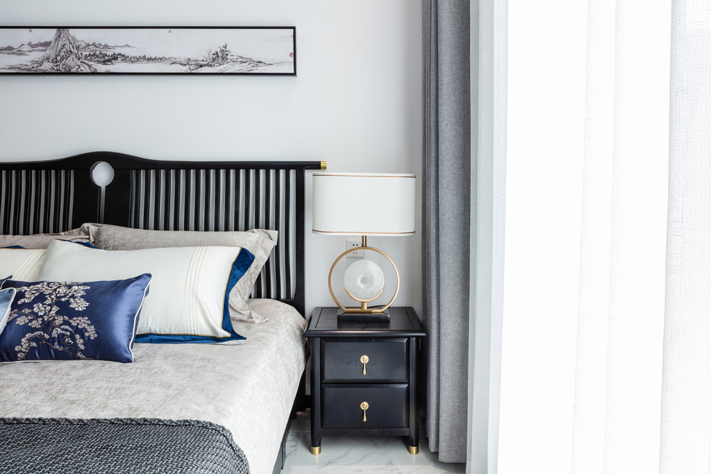 中式卧室一角近景高清图版权图片下载