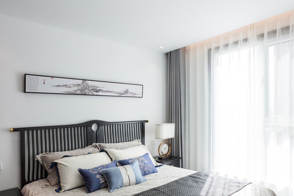 极简卧室床上用品高清图版权图片下载