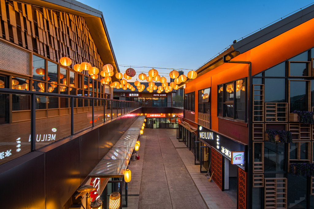 现代商业街区近景图版权图片下载