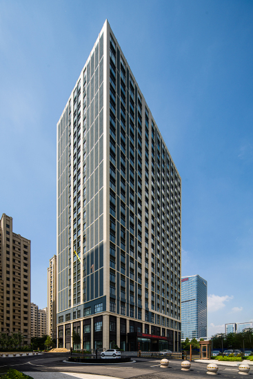 城市高层办公写字楼实拍图