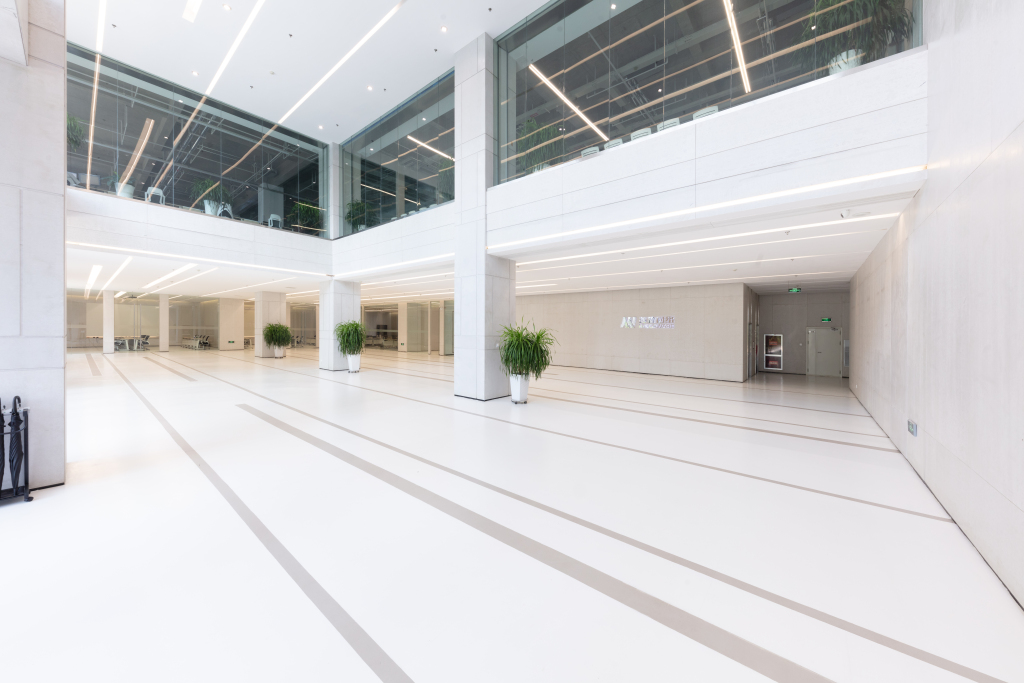 商务办公楼大厅内景实拍图版权图片下载