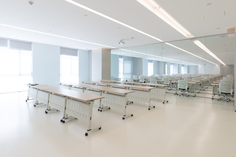 企业会议办公区全景实拍图