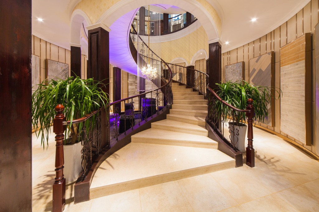 欧式别墅旋转楼梯高清图版权图片下载