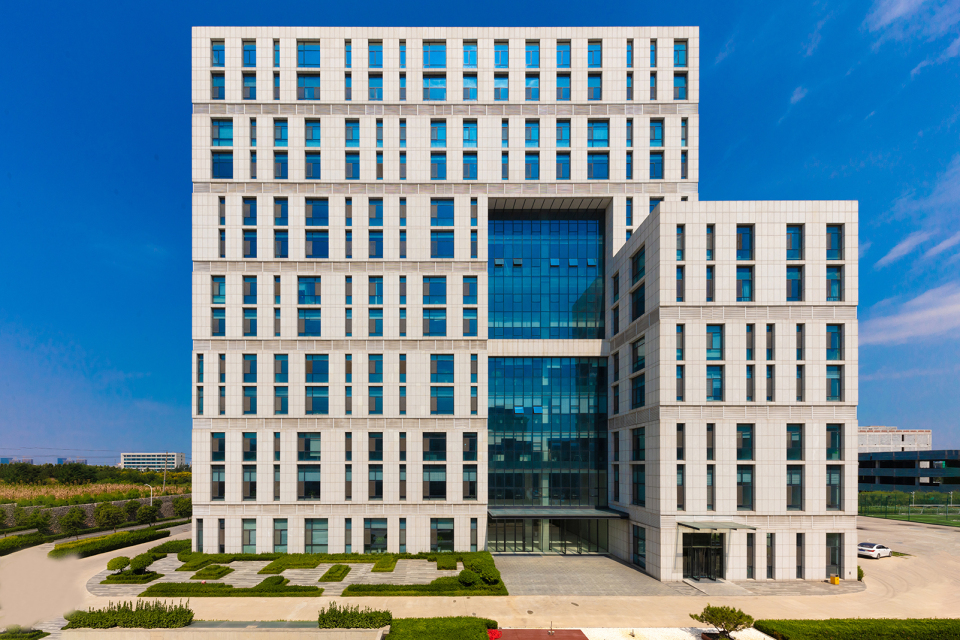 企业办公写字楼外貌实拍图