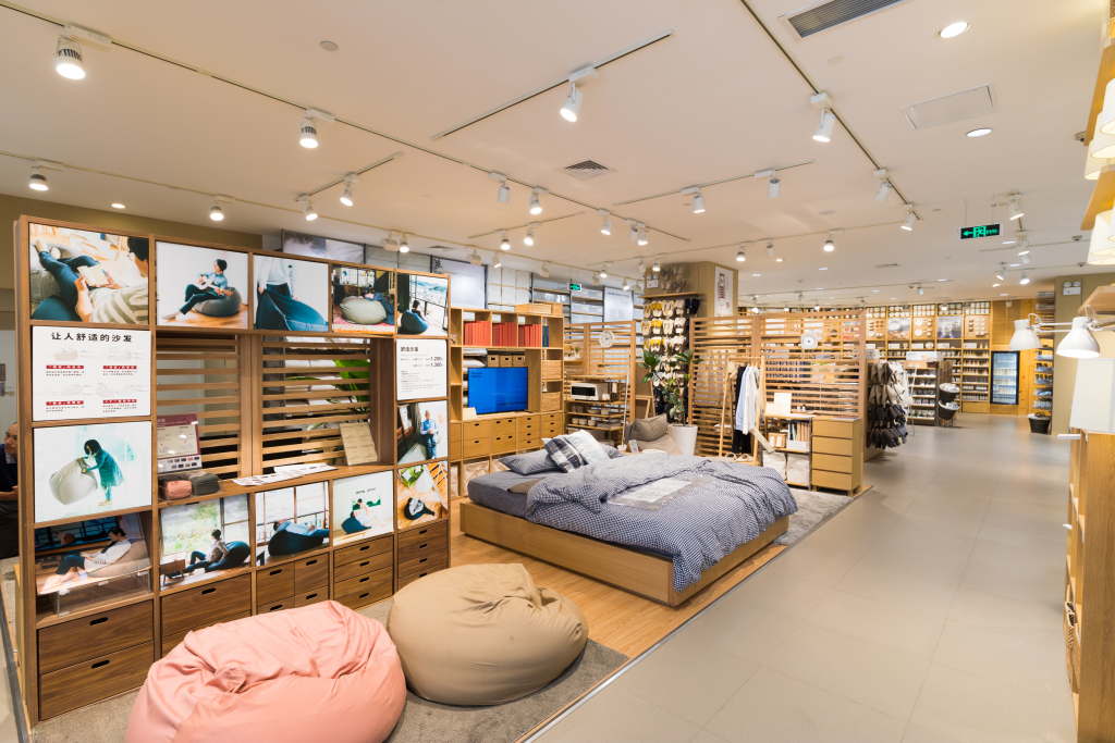 原木风家居展示厅高清图版权图片下载