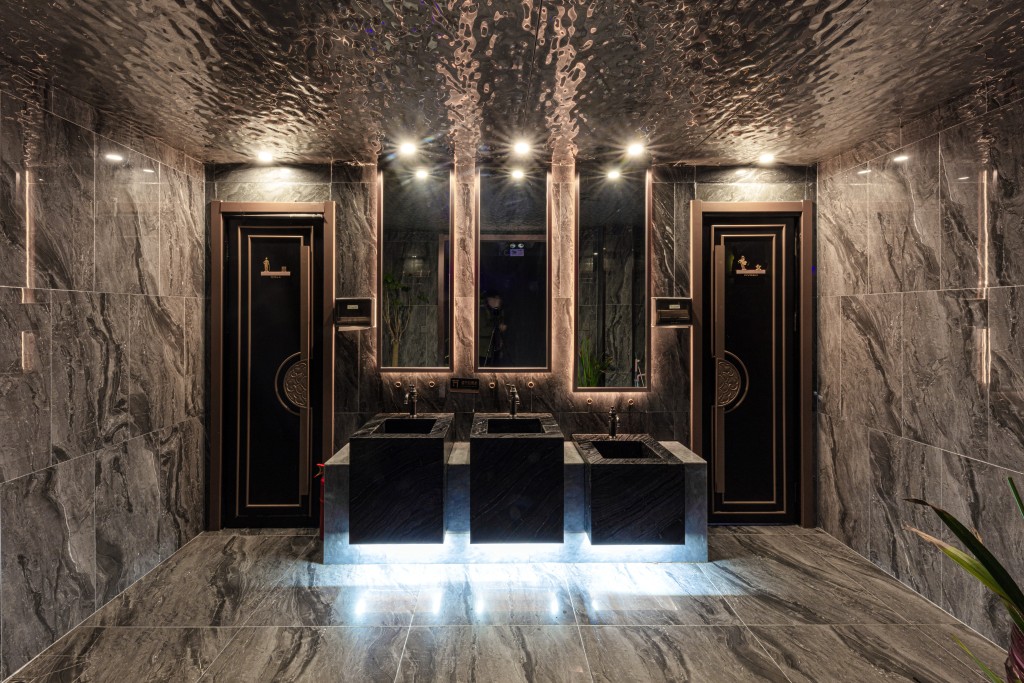 古典雅致风洗手间实拍图版权图片下载